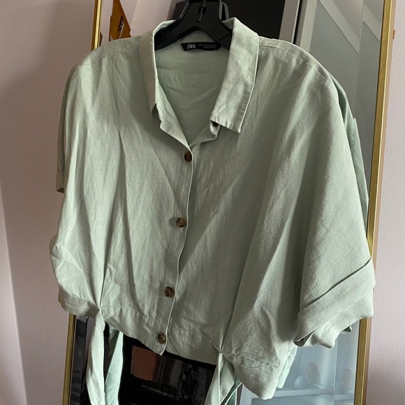 Pastel green blouse - Picture 5 of 6